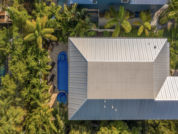 Six Bedroom Luxury Vacation Rental Anna Maria with Pool